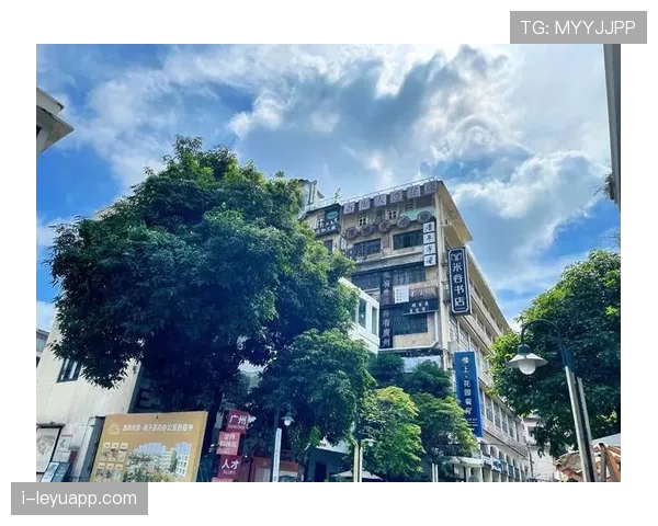 傅海峰退役后住广州豪宅，每天五点起床遛弯像打卡上班