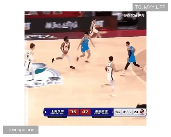篮球中关于垂直起跳的规则详解，如何准确判定防守是否犯规？